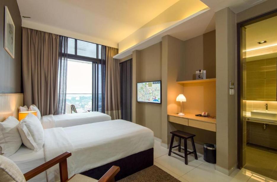 The Honeymoon Haven - 99 Residences *
