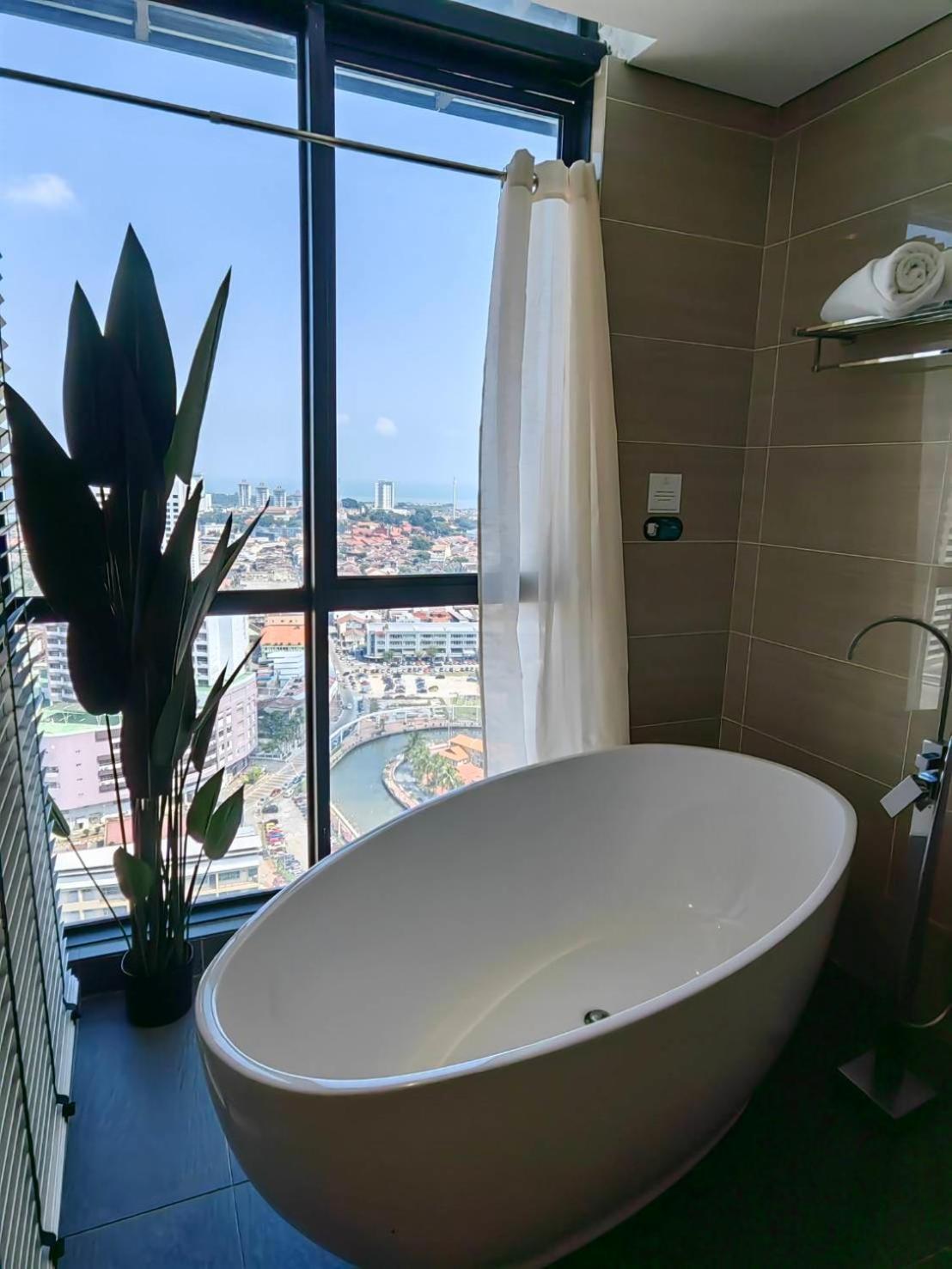The Honeymoon Haven - 99 Residences Apartment *
